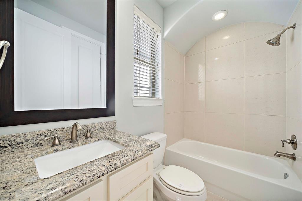 9623 3 Kings Cross Station, Houston, Texas 77045, 3 Bedrooms Bedrooms, 5 Rooms Rooms,3 BathroomsBathrooms,Single-family,For Sale,Kings Cross,55497808