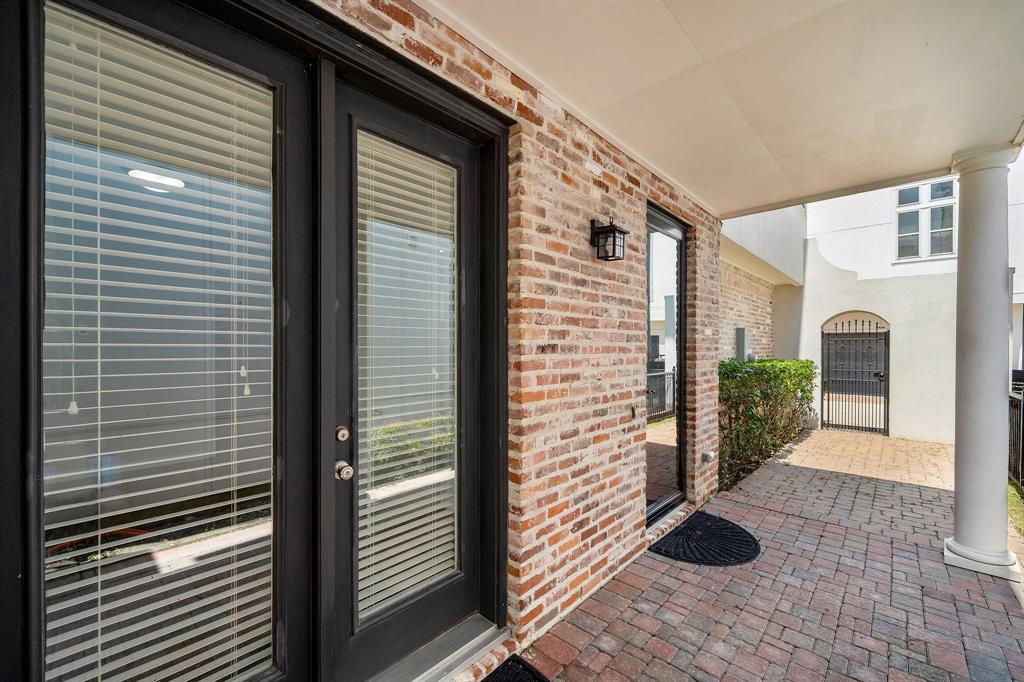 9623 3 Kings Cross Station, Houston, Texas 77045, 3 Bedrooms Bedrooms, 5 Rooms Rooms,3 BathroomsBathrooms,Single-family,For Sale,Kings Cross,55497808