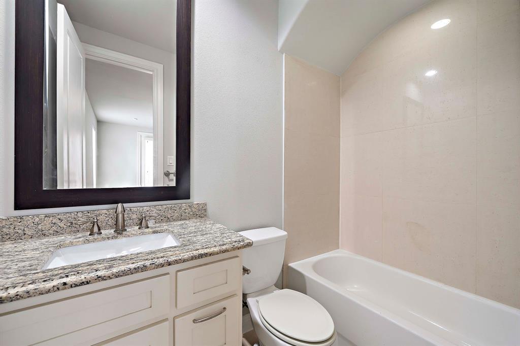 9623 3 Kings Cross Station, Houston, Texas 77045, 3 Bedrooms Bedrooms, 5 Rooms Rooms,3 BathroomsBathrooms,Single-family,For Sale,Kings Cross,55497808