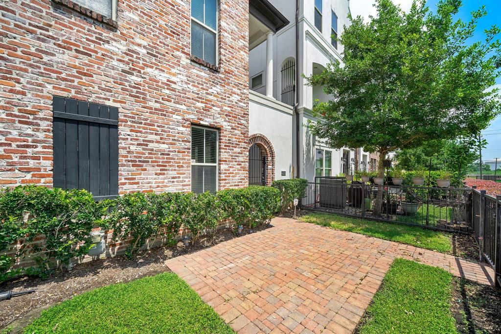 9623 3 Kings Cross Station, Houston, Texas 77045, 3 Bedrooms Bedrooms, 5 Rooms Rooms,3 BathroomsBathrooms,Single-family,For Sale,Kings Cross,55497808
