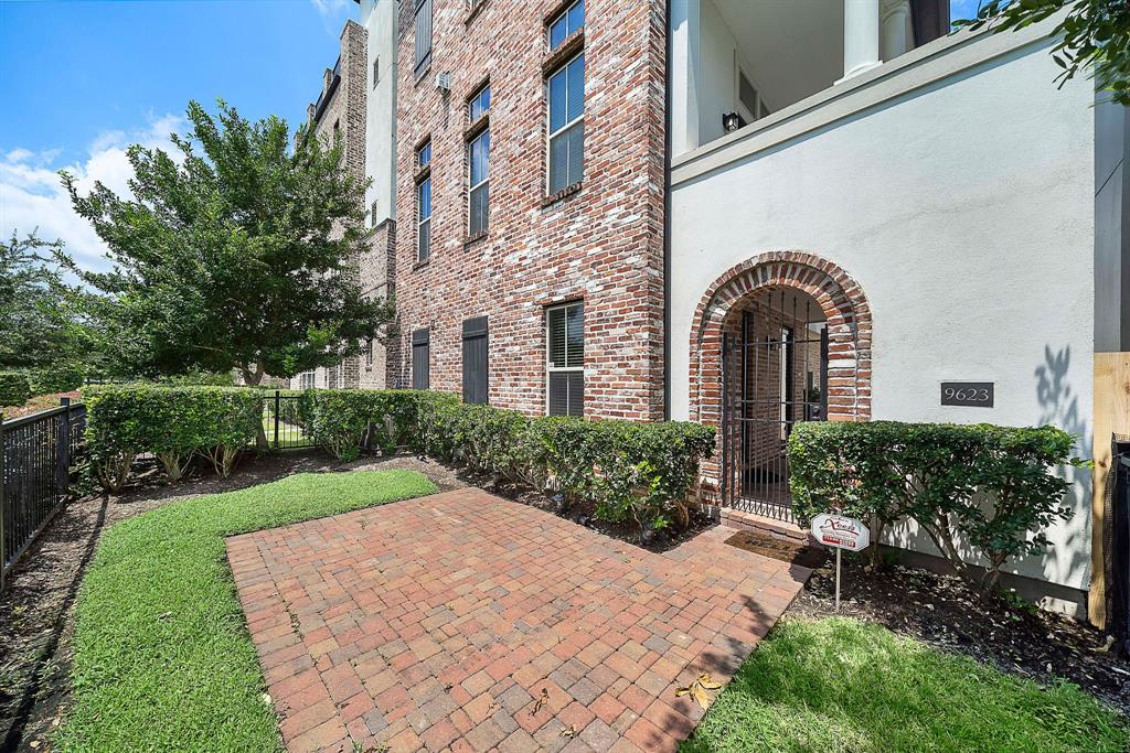 9623 3 Kings Cross Station, Houston, Texas 77045, 3 Bedrooms Bedrooms, 5 Rooms Rooms,3 BathroomsBathrooms,Single-family,For Sale,Kings Cross,55497808