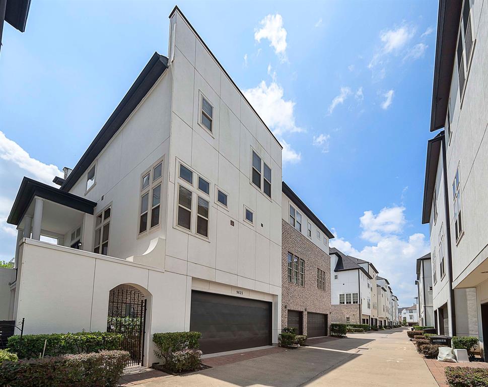 9623 3 Kings Cross Station, Houston, Texas 77045, 3 Bedrooms Bedrooms, 5 Rooms Rooms,3 BathroomsBathrooms,Single-family,For Sale,Kings Cross,55497808