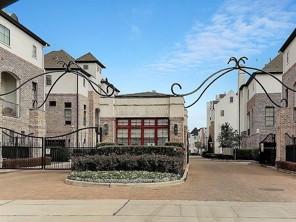 9623 3 Kings Cross Station, Houston, Texas 77045, 3 Bedrooms Bedrooms, 5 Rooms Rooms,3 BathroomsBathrooms,Single-family,For Sale,Kings Cross,55497808