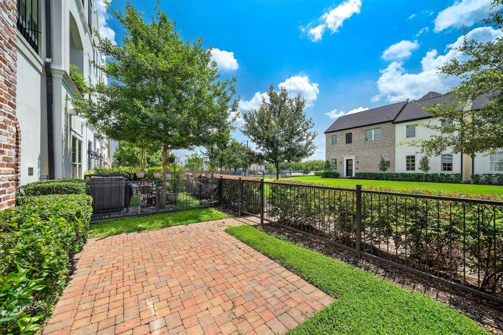 9623 3 Kings Cross Station, Houston, Texas 77045, 3 Bedrooms Bedrooms, 5 Rooms Rooms,3 BathroomsBathrooms,Single-family,For Sale,Kings Cross,55497808