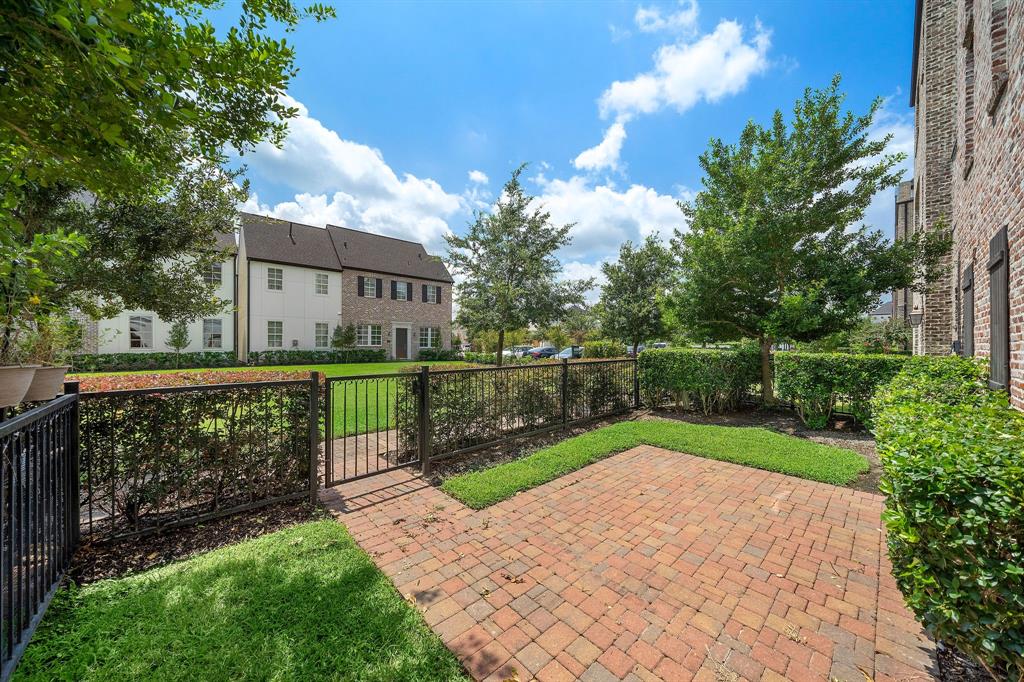 9623 3 Kings Cross Station, Houston, Texas 77045, 3 Bedrooms Bedrooms, 5 Rooms Rooms,3 BathroomsBathrooms,Single-family,For Sale,Kings Cross,55497808