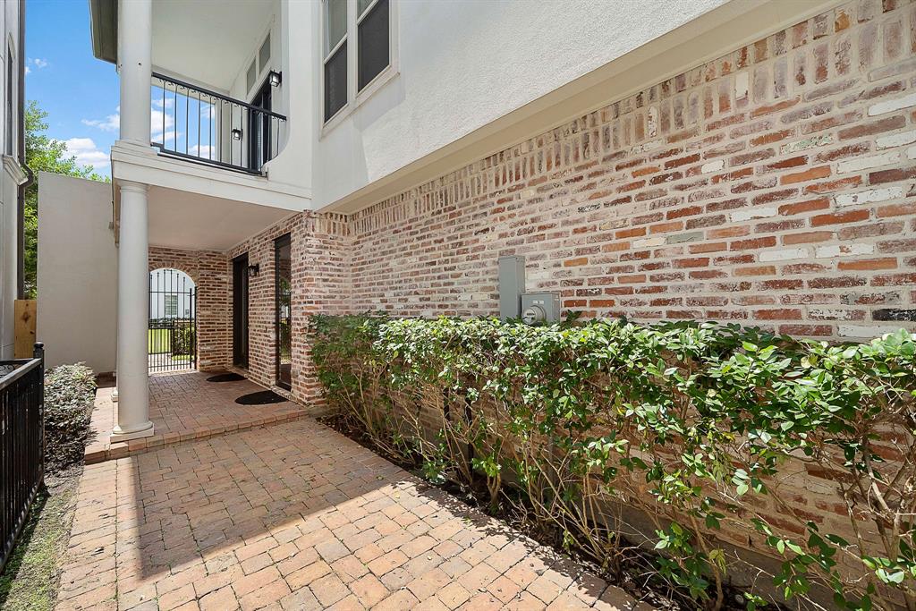 9623 3 Kings Cross Station, Houston, Texas 77045, 3 Bedrooms Bedrooms, 5 Rooms Rooms,3 BathroomsBathrooms,Single-family,For Sale,Kings Cross,55497808