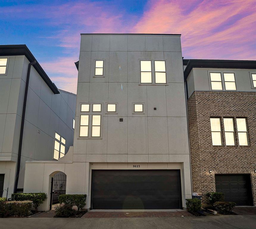 9623 3 Kings Cross Station, Houston, Texas 77045, 3 Bedrooms Bedrooms, 5 Rooms Rooms,3 BathroomsBathrooms,Single-family,For Sale,Kings Cross,55497808