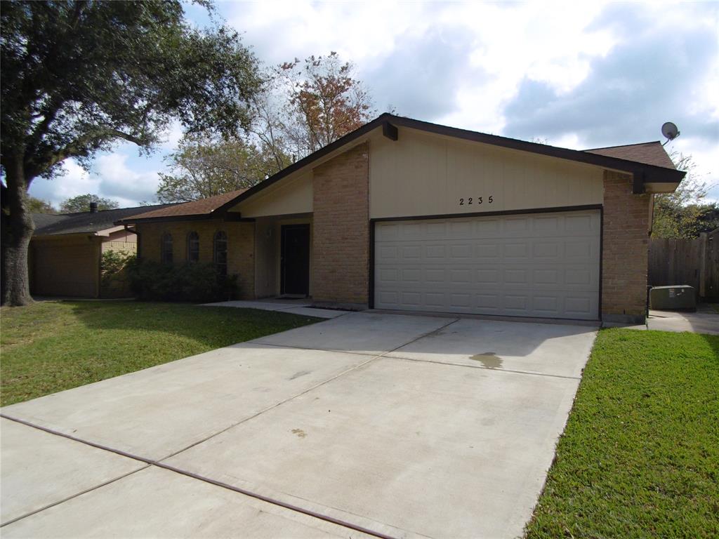 2235 Fairgreen Drive