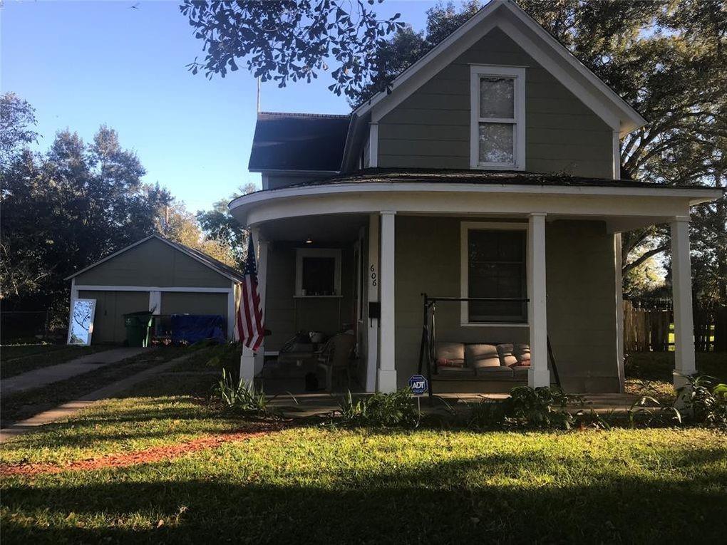 606 Lundy Street, El Campo, Texas 77437, 3 Bedrooms Bedrooms, 8 Rooms Rooms,1 BathroomBathrooms,Single-family,For Sale,Lundy,70202850