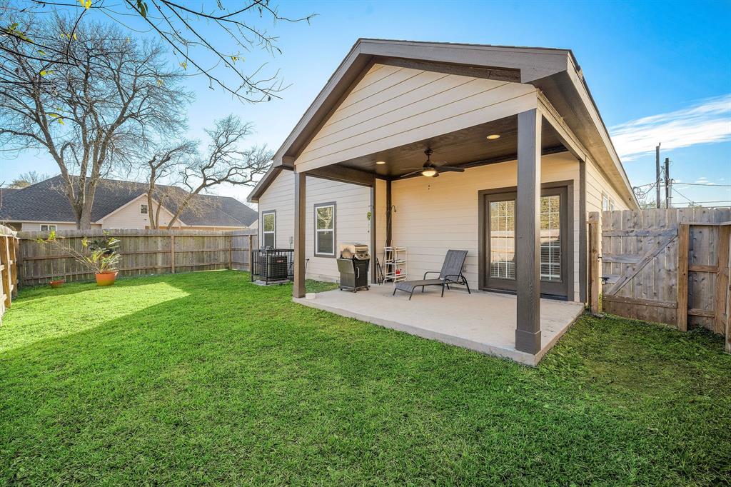 3921 Redbud Street, Houston, TX 77051