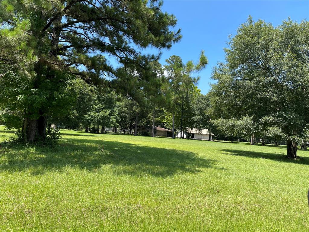 5.00-ACRES This property is on the Corner of HWY 2090 & Thornton NWC The home is nestled in a lovely tree setting. There is a driveway from the Hwy 2090 & and entrance from Thornton. The home is a 3 bedroom 1 & 1/2 bath brick structure that was built in 1982. In 2004 there was a detached garage added with 1,470 SF. There is Frontage on Hwy 2090 (392') to the Right of the Property facing Thornton (560') and on the Left of the property (553') the back of the property is (393'). This is a great corner property close to Hwy 59 at Splendora which will take you to Hwy 99, Downtown Houston or North Hwy 59 toward Cleveland. Hwy 99 will get you to Hwy 45 in approximately 15-20min. This home was remodeled in 2009/Garage (3)8x10 with upstairs storage. Back of garage has two 2-8x7 garage doors. Back Deck w/Treated wood 16x16 & 1/2' with ramp to back door.
This home has lot's of cabinets and Storage.