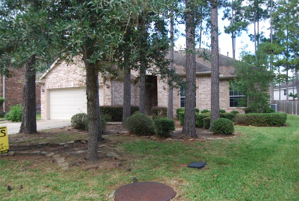 122 N Archwyck Circle The Woodlands, Texas Lovely 1-Story home in the Woodlands - Conveniently located near rear of the Woodlands - minutes from Walmart on FM 2978. 4-Bedrooms, 2-Baths. Refrigerator included. Elegant archways, Tile floors throughout main areas. Gigantic primary bedroom closet, jacuzzi tub with separate shower. Tray ceilings with crow molding in entry. Big laundry room. Large open kitchen with lots of prep area. Renters Insurance Required - policy must be in place by move in.