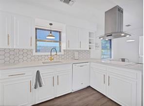 5830 Paisley, Houston, TX 77096