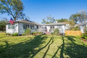 1030 Forest Road, Clear Lake Shores, TX 77565