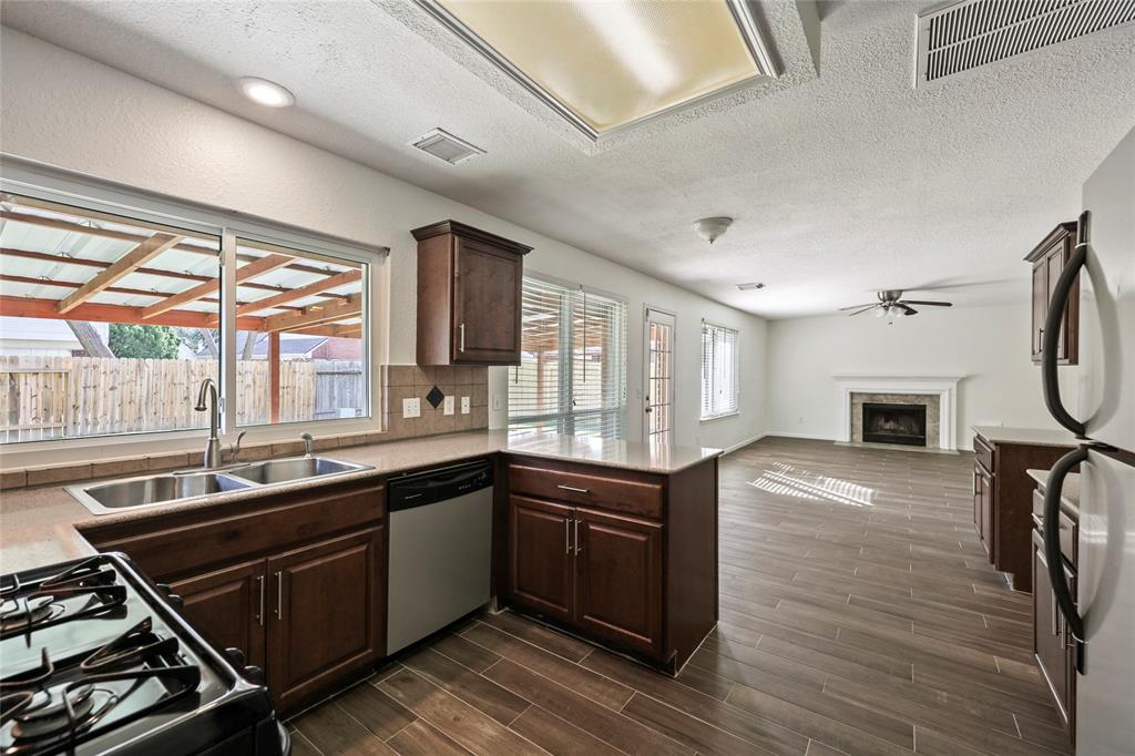 The family chef will love the spacious kitchen that features granite counter tops and stainless steel appliances.