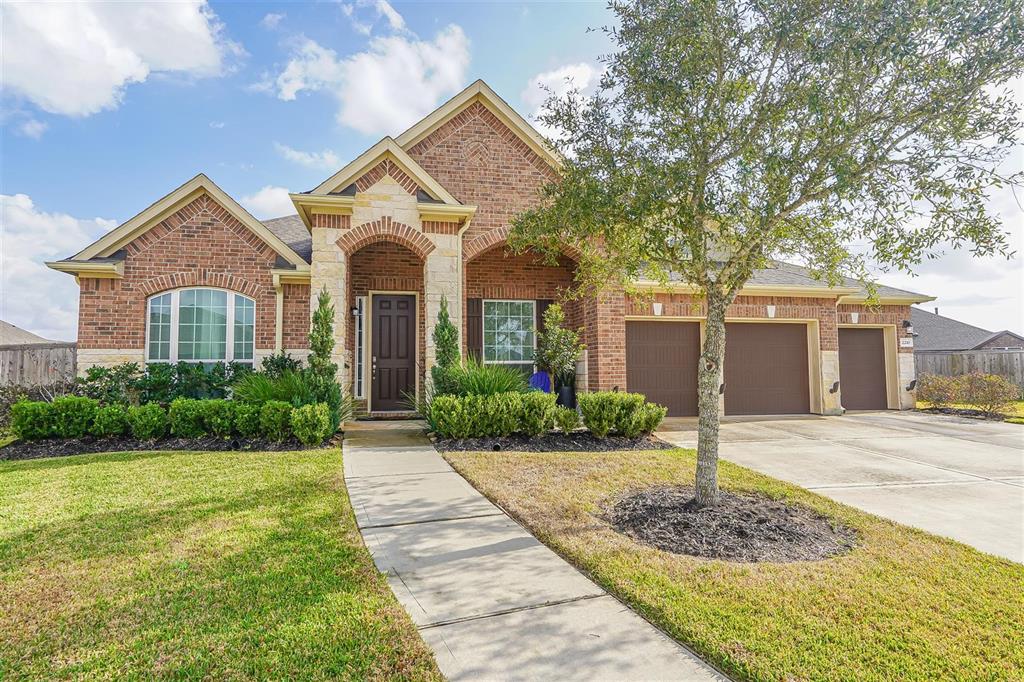 2210 Lago Canyon Court, Pearland, TX 77089