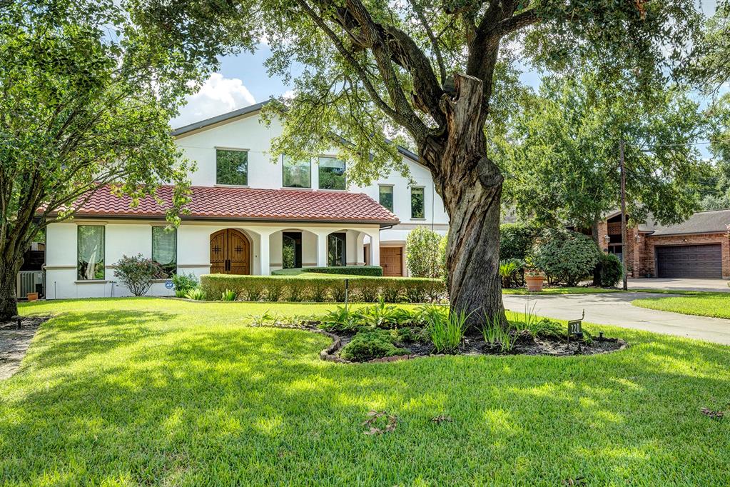 220 Mulberry Lane, Bellaire, TX 77401