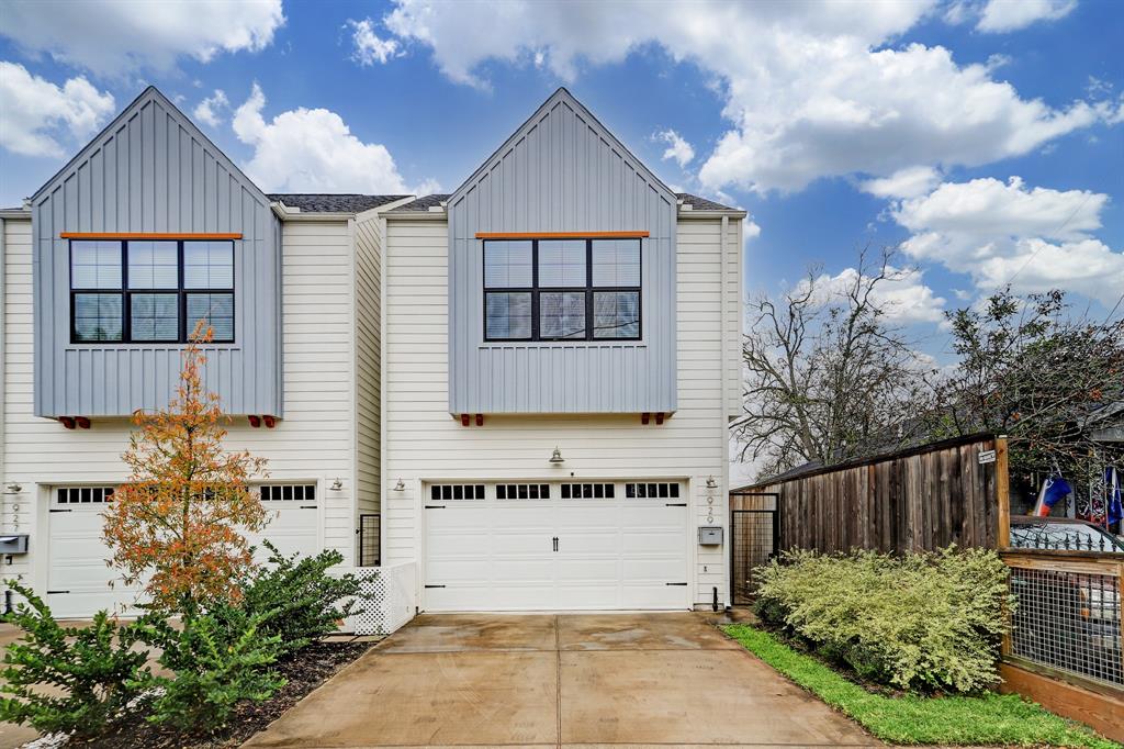Welcome to 929 Nadine in the Houston Heights. This striking 3 bedroom/2.5 bathroom modern farmhouse is ready to be seen!