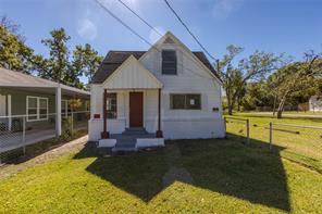 2085 Southerland, Beaumont TX 77705