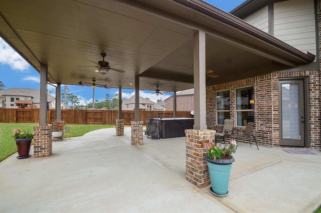 Large covered patio for outdoor entertaining