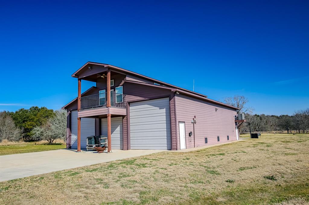 1382  Private Road 652  Sargent Texas 77414, 54