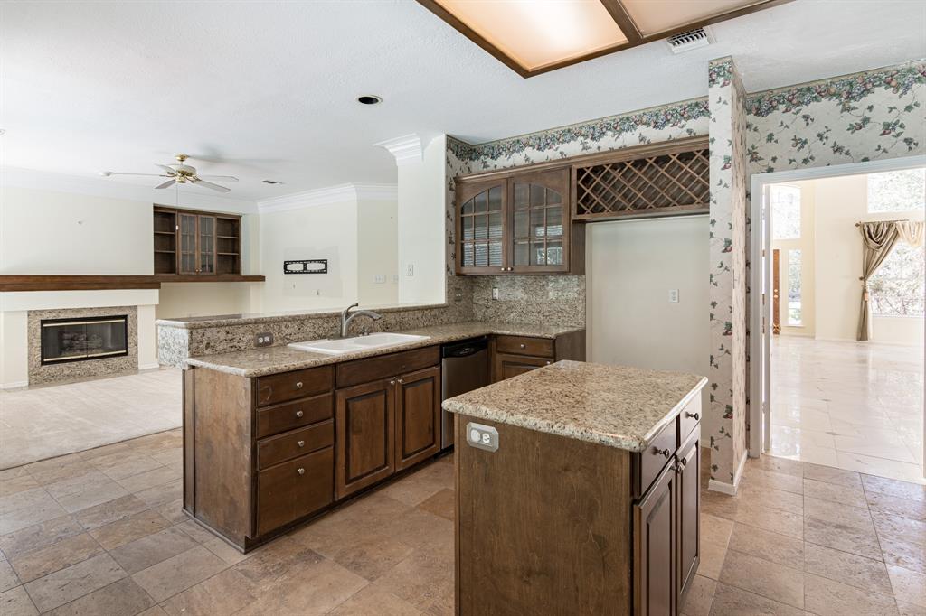 38 Larks Aire Place, The Woodlands, TX 77381