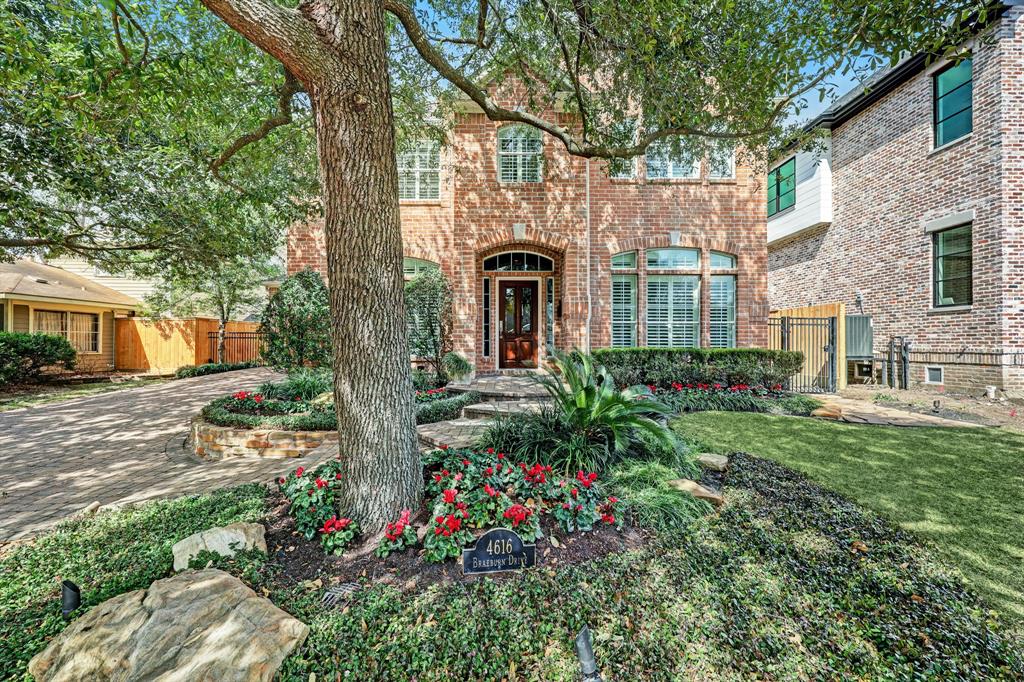 Beautiful Bellaire home situated inside the loop.