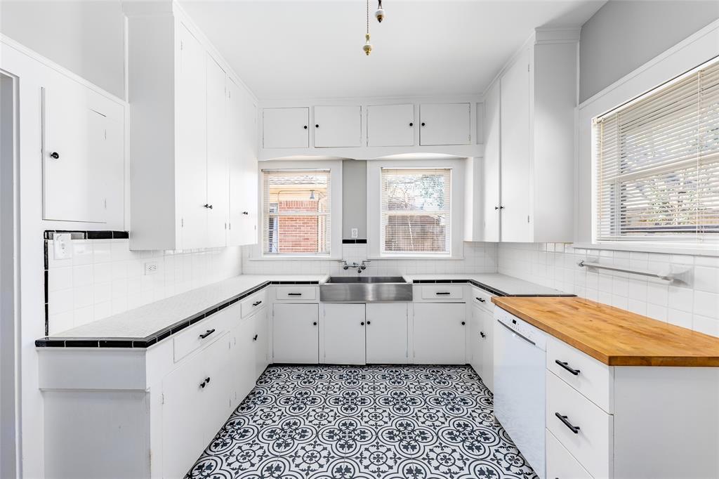 Open kitchen with all you need! Recently updated stylish tile.