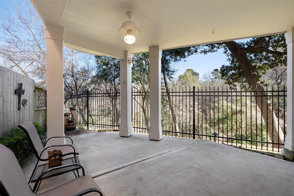 Besides the 3 balconies, you will also have this fenced space outback. It is a great area to relax on the weekends. It is also a great space to let the dog to run around.