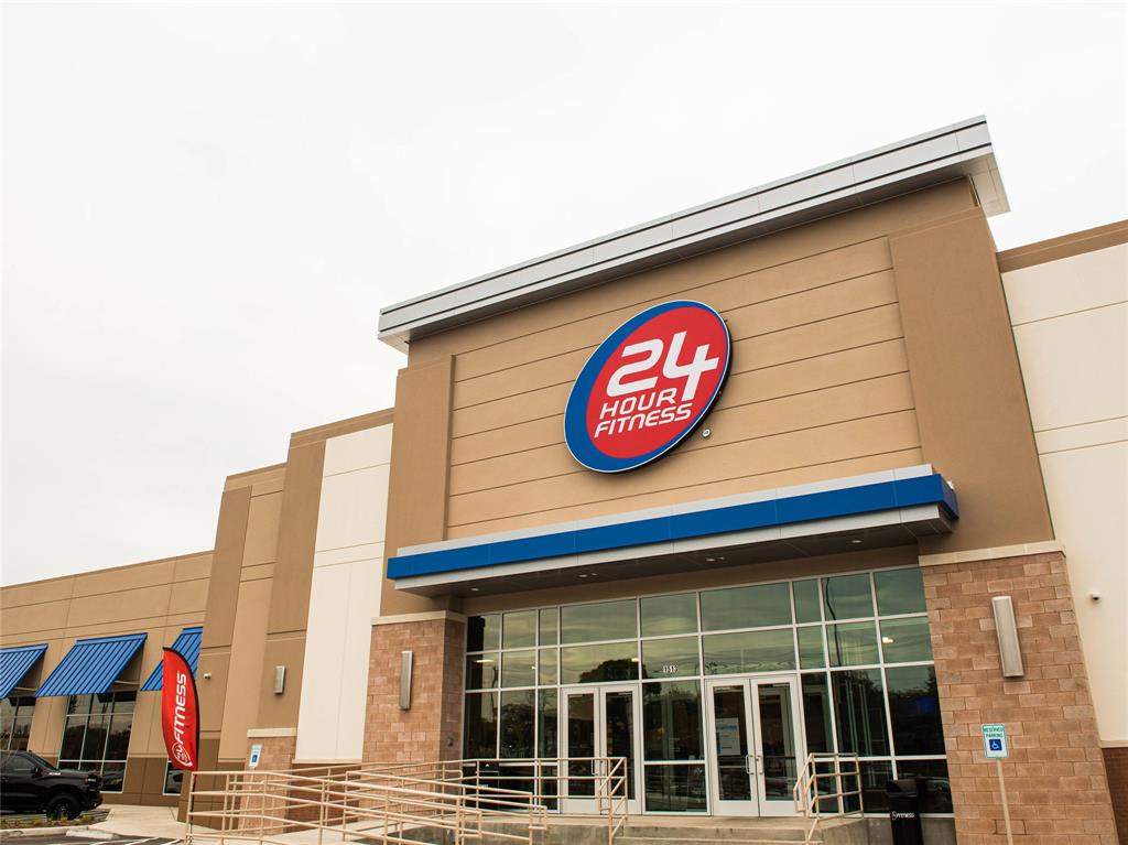This community is located within walking distance to a lot of great retail, including this recently developed 24 hour fitness.
