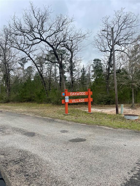 900 Oakwood Drive Huntsville, Texas Small Acreage tract and location! Close to Trinity and about 24 miles from Huntsville. Very Close to Lake Livingston. 2018 model 2 bedroom, 2 bath Mobile home on property that needs TLC.