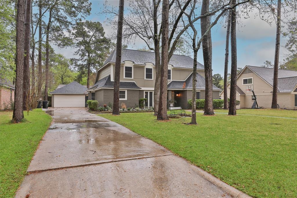 This home has a 2 car detached garage and a large private driveway.