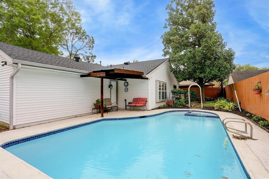 2835 Shadowdale Drive