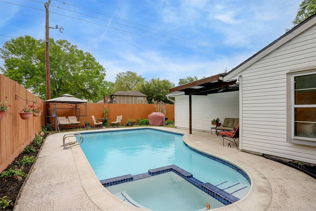 2835 Shadowdale Drive