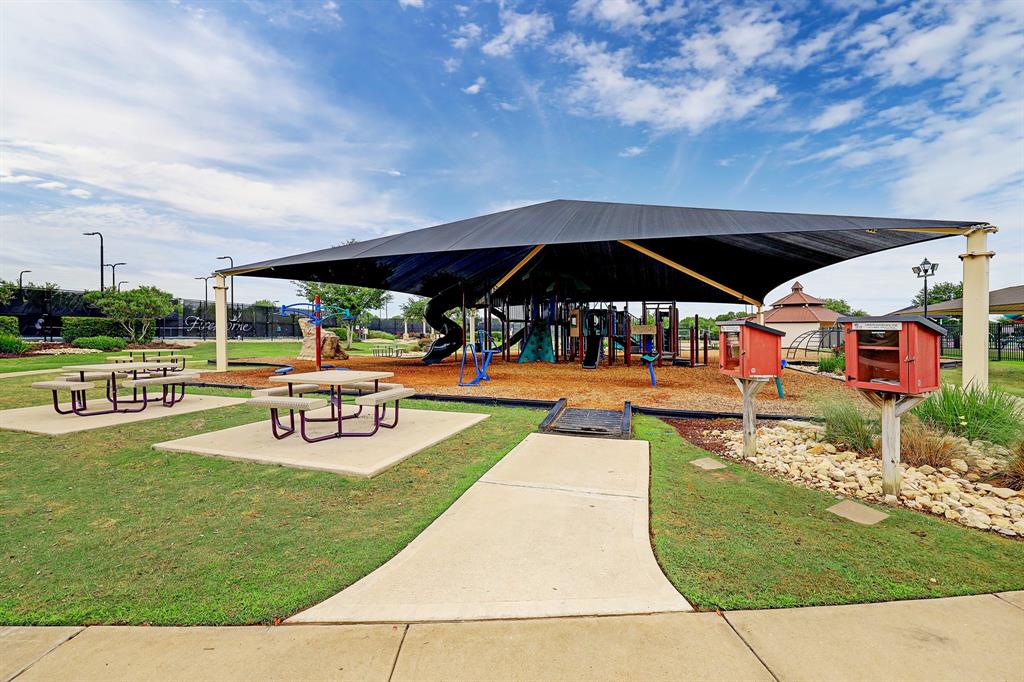 2830 Walnut Crest Drive