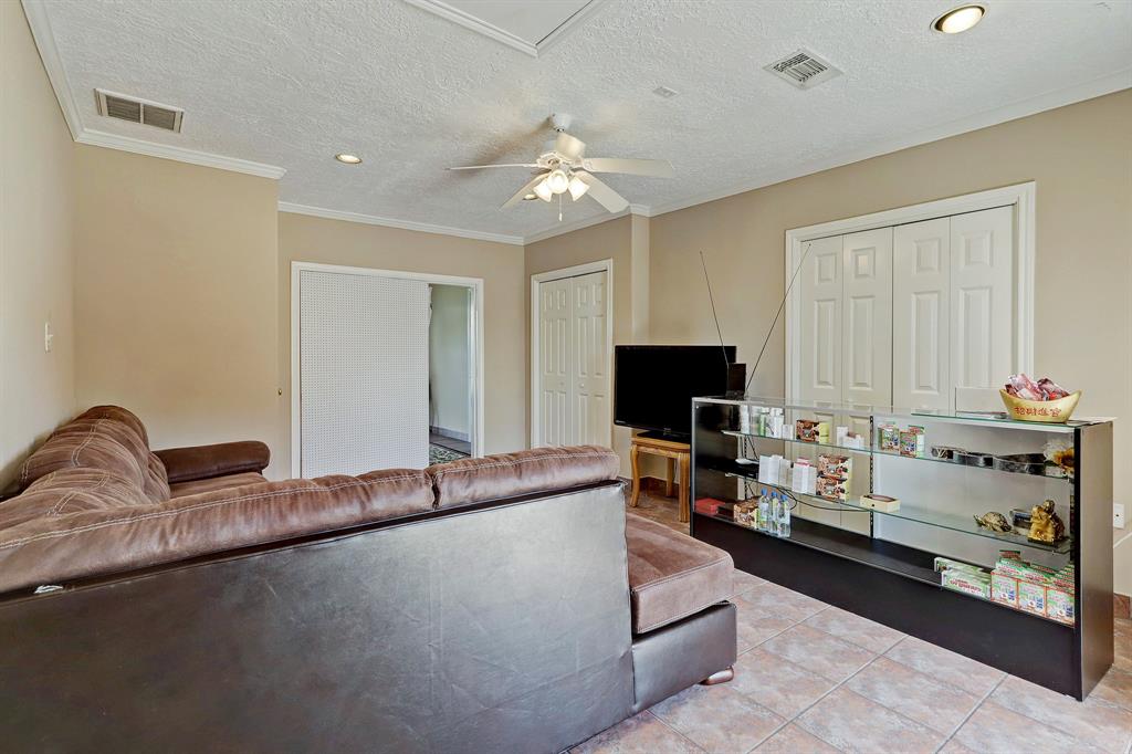 2215 Bingle Road