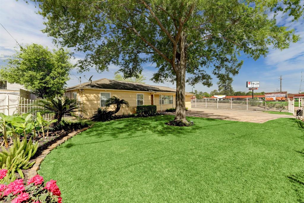 2215 Bingle Road