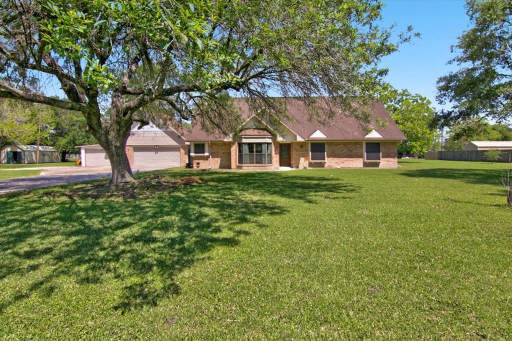 10867 Greenway Drive, Beaumont, TX 77705