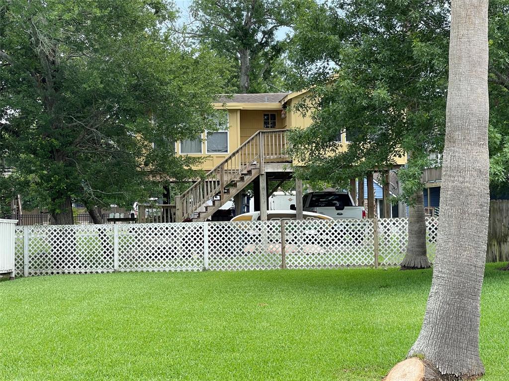 526 Narcissus Road, Clear Lake Shores, TX 77565