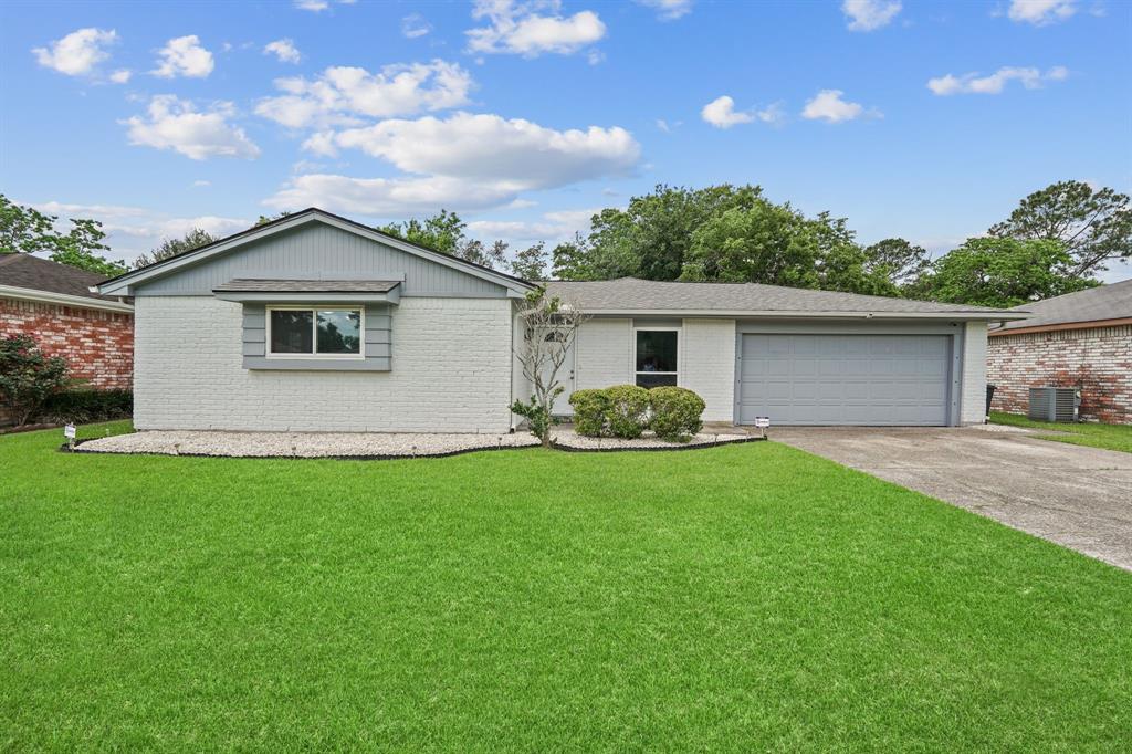 16614 Forest Bend Avenue, Friendswood, TX 77546
