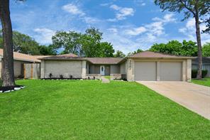 3022 Heritage House Drive, Webster, TX 77598