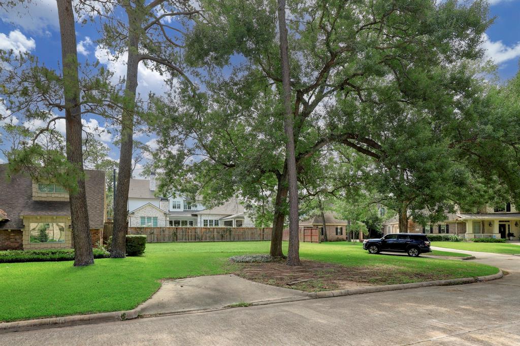 Incredible opportunity to build your dream home in one of the best located neighborhoods in Memorial! Nestled on a premier cul de sac lane amongst other beautiful homes and surrounded by mature trees, this property's vantage point faces a lovely gated entrance to Terry Hershey Park trails. With its secluded location south of Memorial, 
exemplary SBISD schools and close knit community, this property has so much to offer for years to come.  Neighborhood pool and tennis courts.