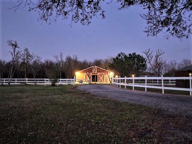 This Bay property of over 14 Acres, features a Barn with Tack room as well as a large pasture for your beloved horses to enjoy.