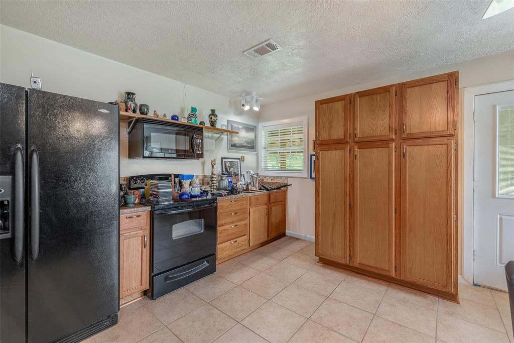 5115 Fm 1374 Road, Huntsville, TX 77340