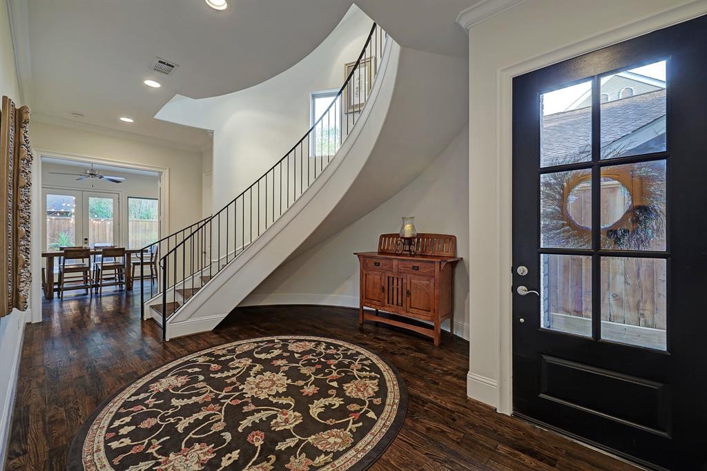 The luxurious foyer is even prettier in person! People visiting your home will surely be inspired.