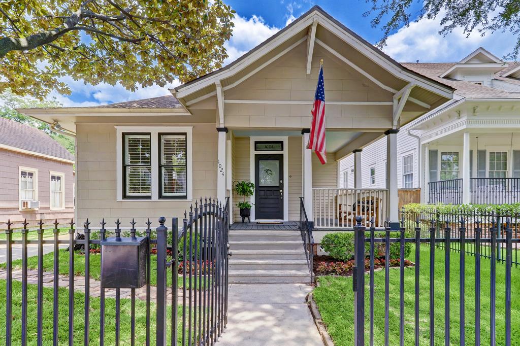 Welcome to 1024 Arlington! A traditional Heights home in the center of all the neighborhood offers.