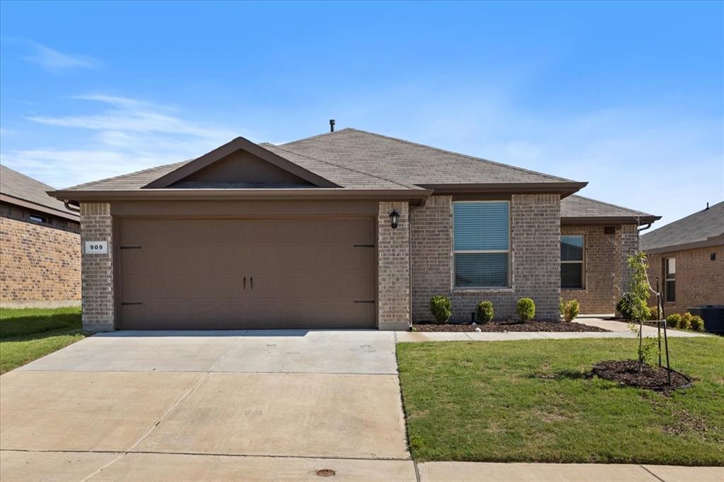 909 Rutherford Drive, Crowley, TX 76036