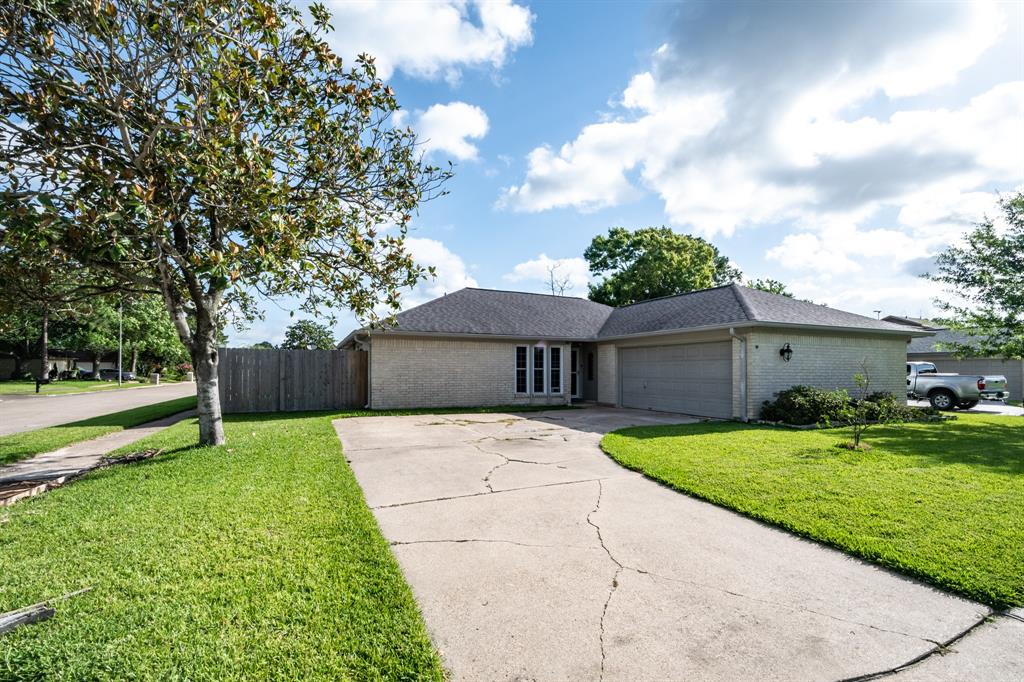3107 Green Apple Drive, Pearland, TX 77581
