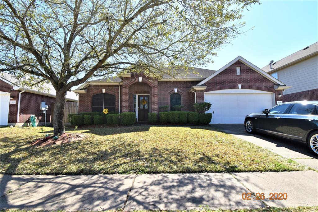 4919 Mountain Timber Drive, Friendswood, TX 77546