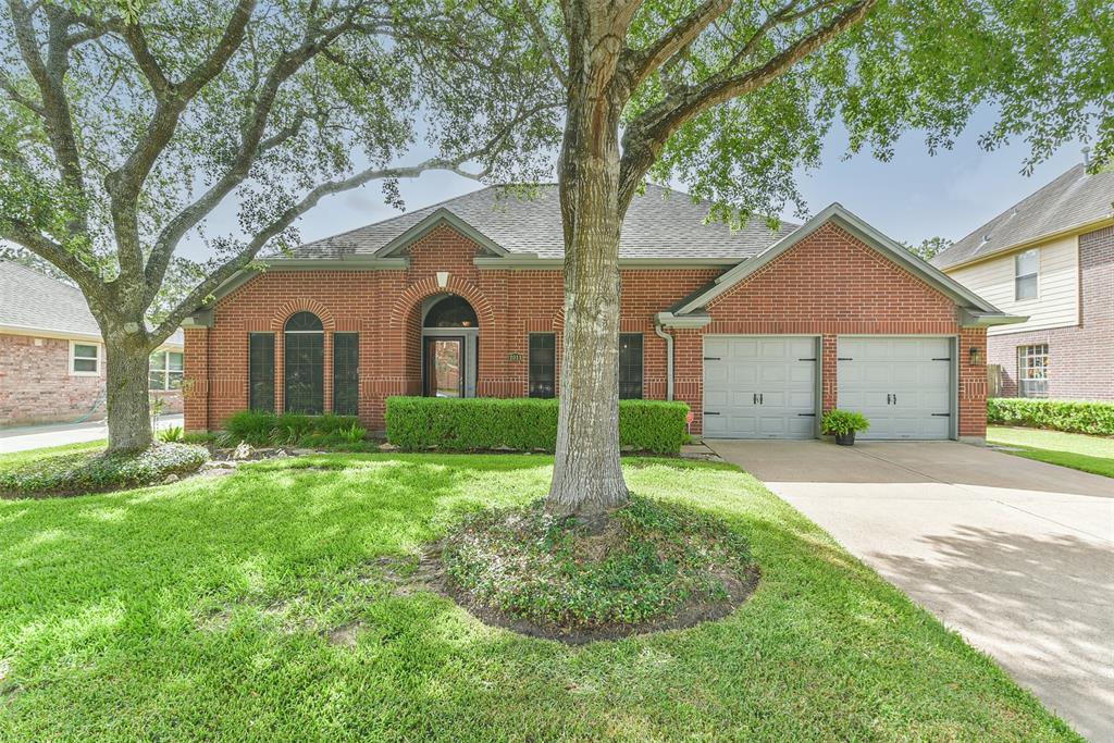 2011 S Mission Circle, Friendswood, TX 77546